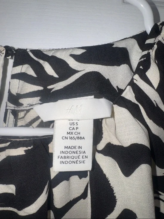 H&M Black and White Zebra-Print Long Sleeve Blouse - Picture 4 of 8